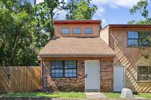 1800 Jackson Bluff